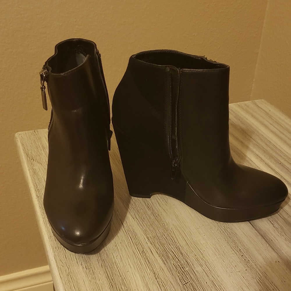 Womens boots size 6